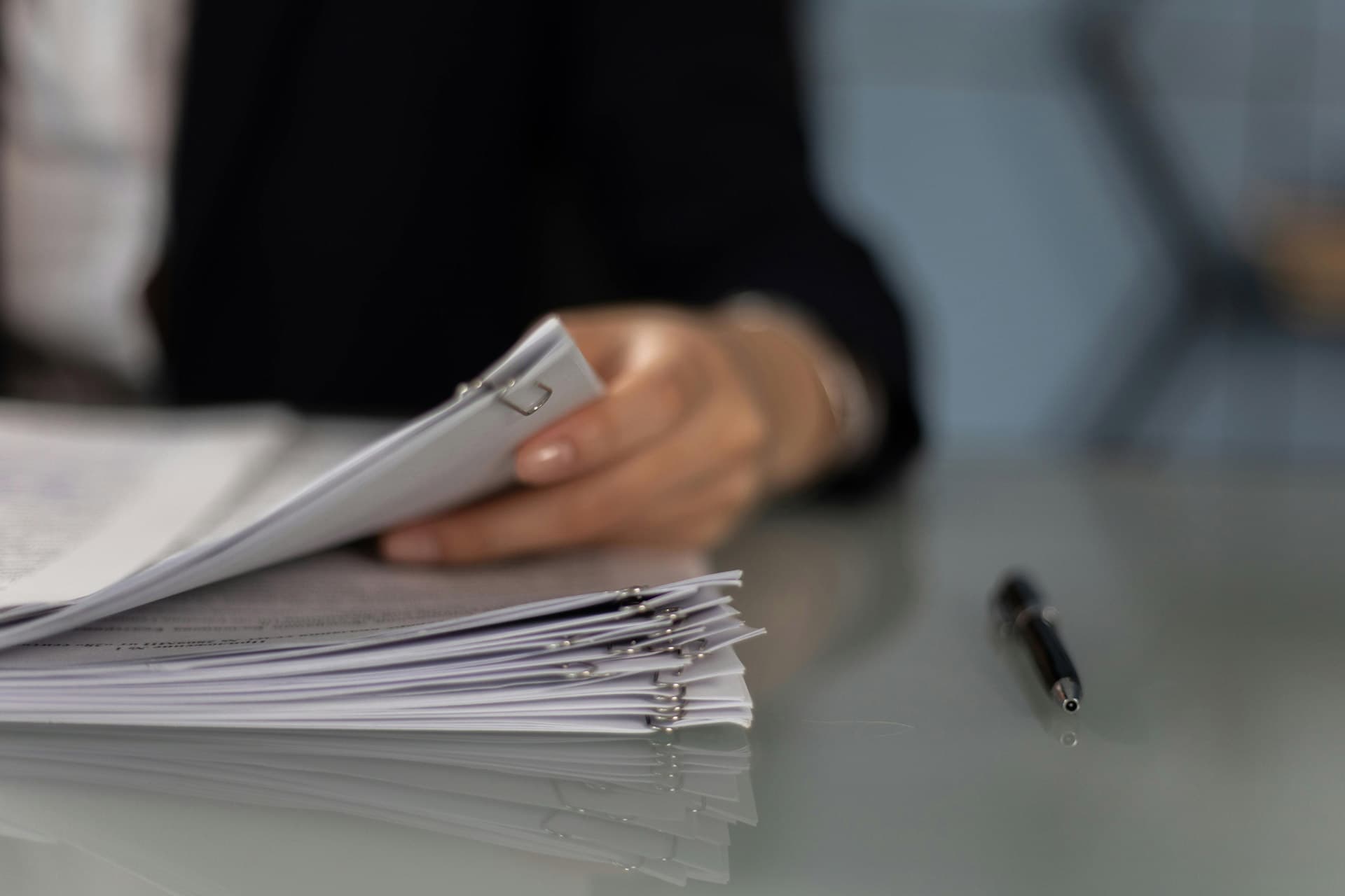 Process server delivering legal documents